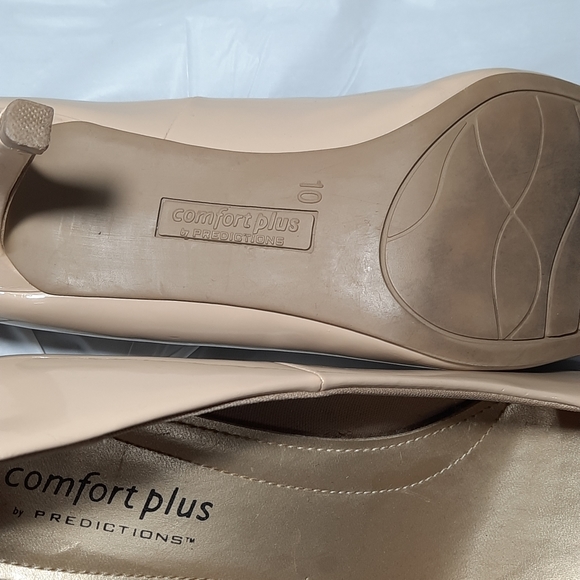 Nude Patent Faux Leather Pumps - Picture 2 of 5